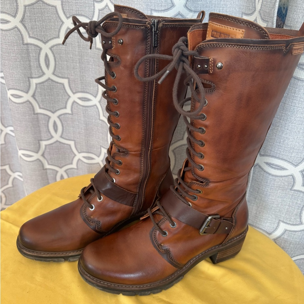 Pikolinos San Sabastion boots. Size 10
